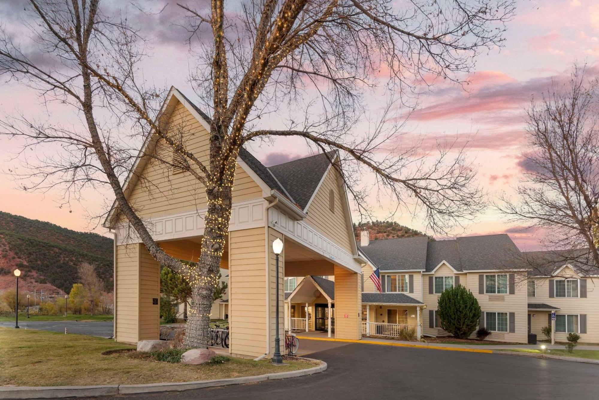 Comfort Inn & Suites Carbondale On The Roaring Fork Экстерьер фото